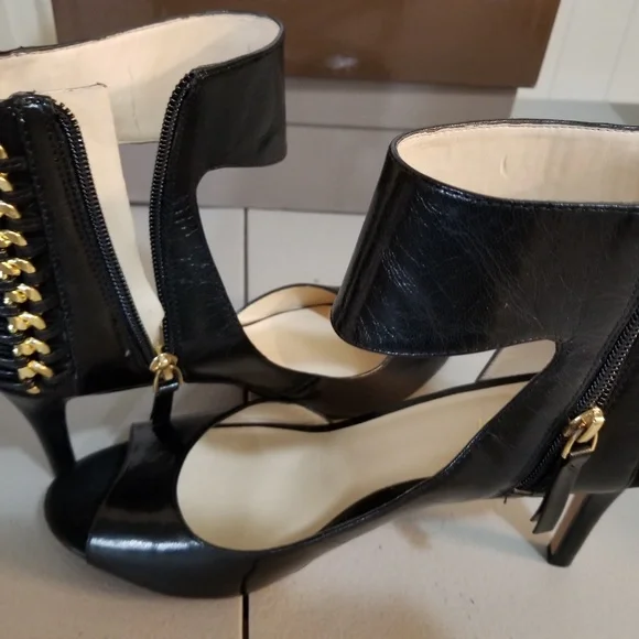 Beautiful Guess Sandal never worn - Picture 4 of 7